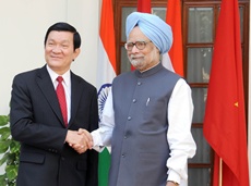 The president of Vietnam Troung Tan Sang with the Indian prime minister Manmohan Singh in Delhi